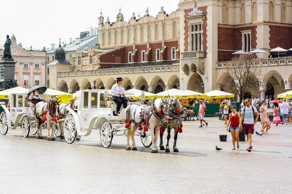 Middeleeuwse architectuur van Krakau met het historische stadscentrum en bezienswaardigheden wat te doen in Krakau
